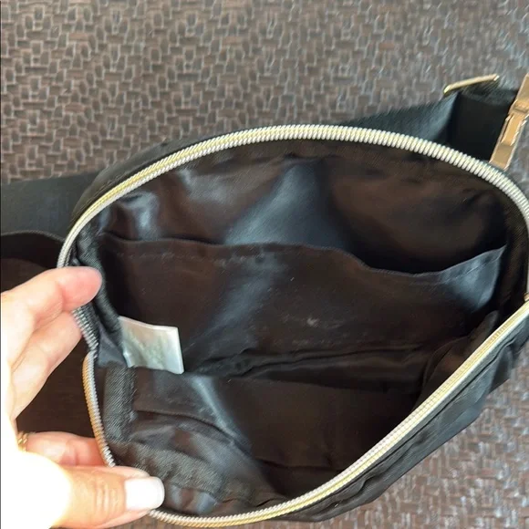 Lilly Pulitzer Black Crossbody Bag - Picture 2 of 3